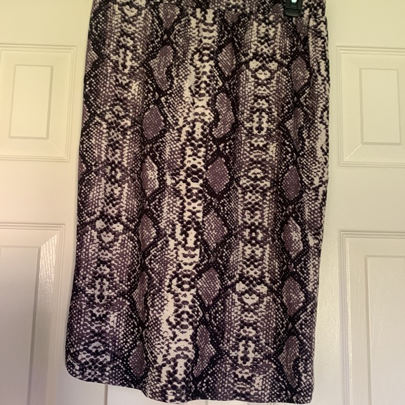 Like New Condition Animal Print Skirt Size Medium - Picture 2 of 2